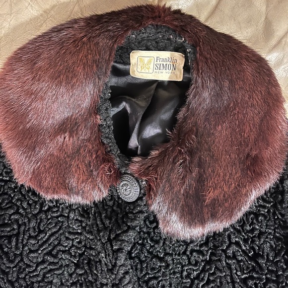 SALE! Classy Vintage 50s Franklin Simon Fur Collar Velvet Coat Fits like a Small - Picture 4 of 4